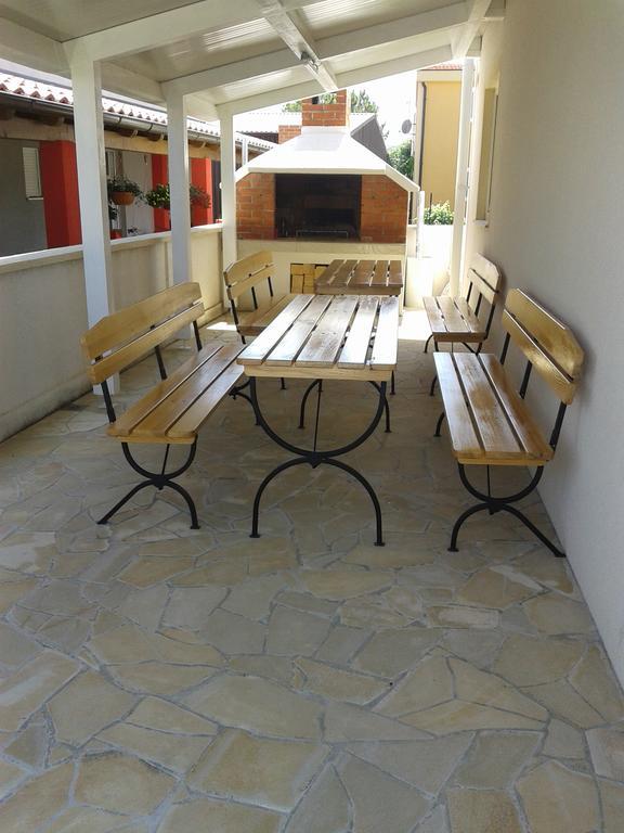 Apartments Ayla Vir Εξωτερικό φωτογραφία