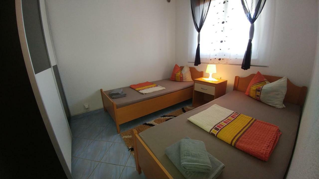 Apartments Ayla Vir Εξωτερικό φωτογραφία