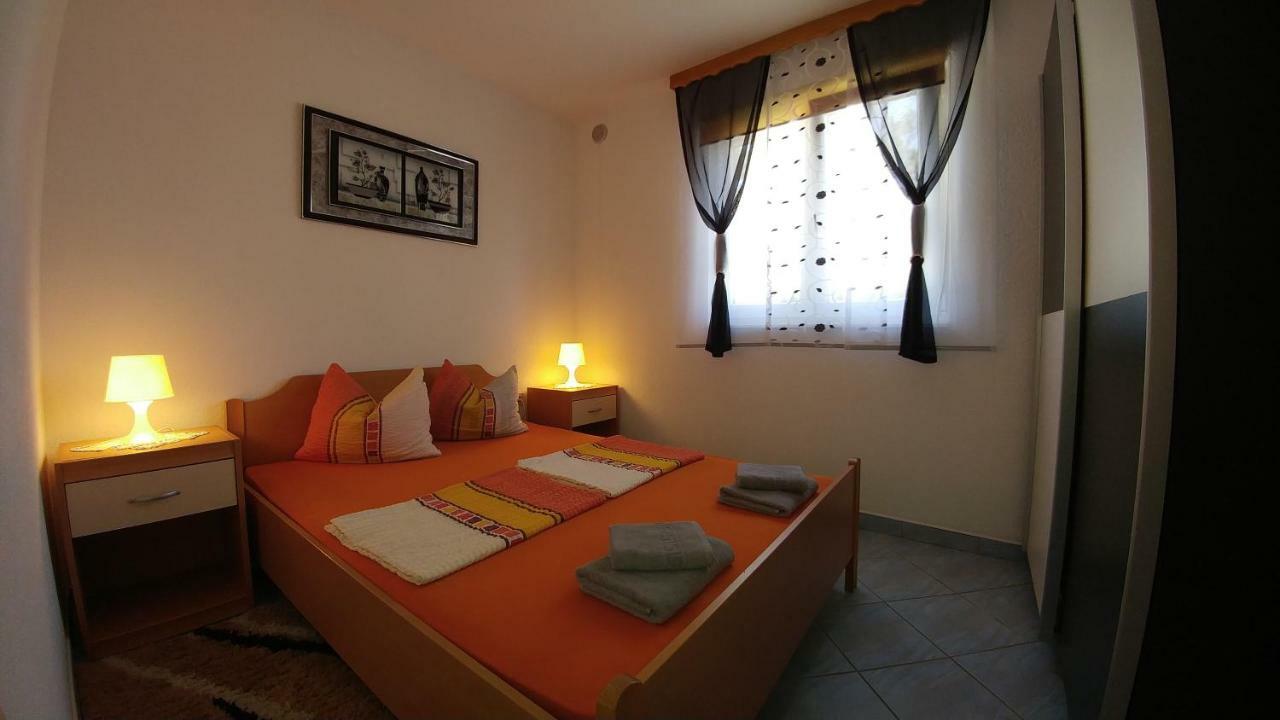 Apartments Ayla Vir Εξωτερικό φωτογραφία