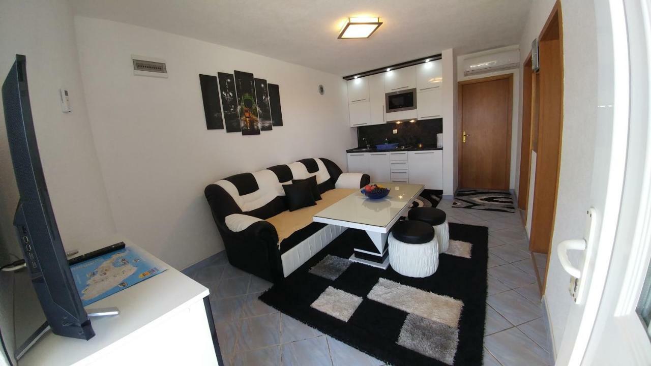 Apartments Ayla Vir Εξωτερικό φωτογραφία