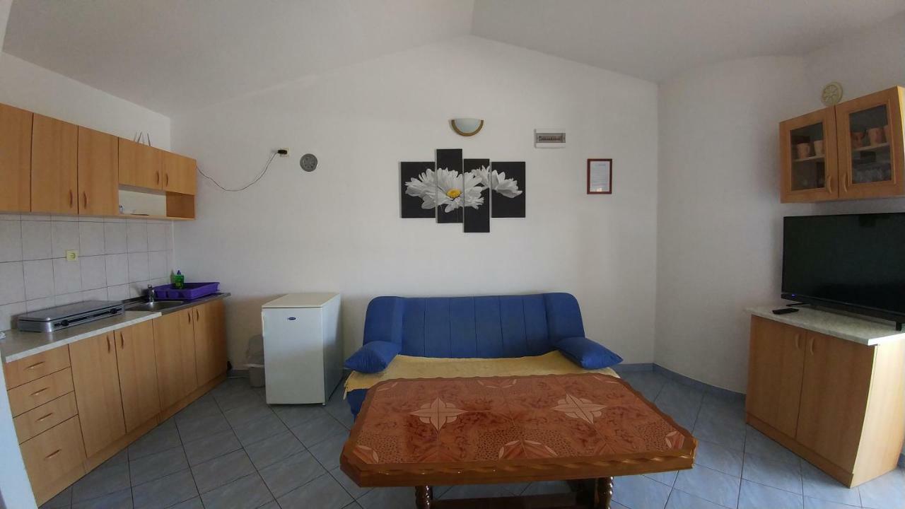 Apartments Ayla Vir Εξωτερικό φωτογραφία
