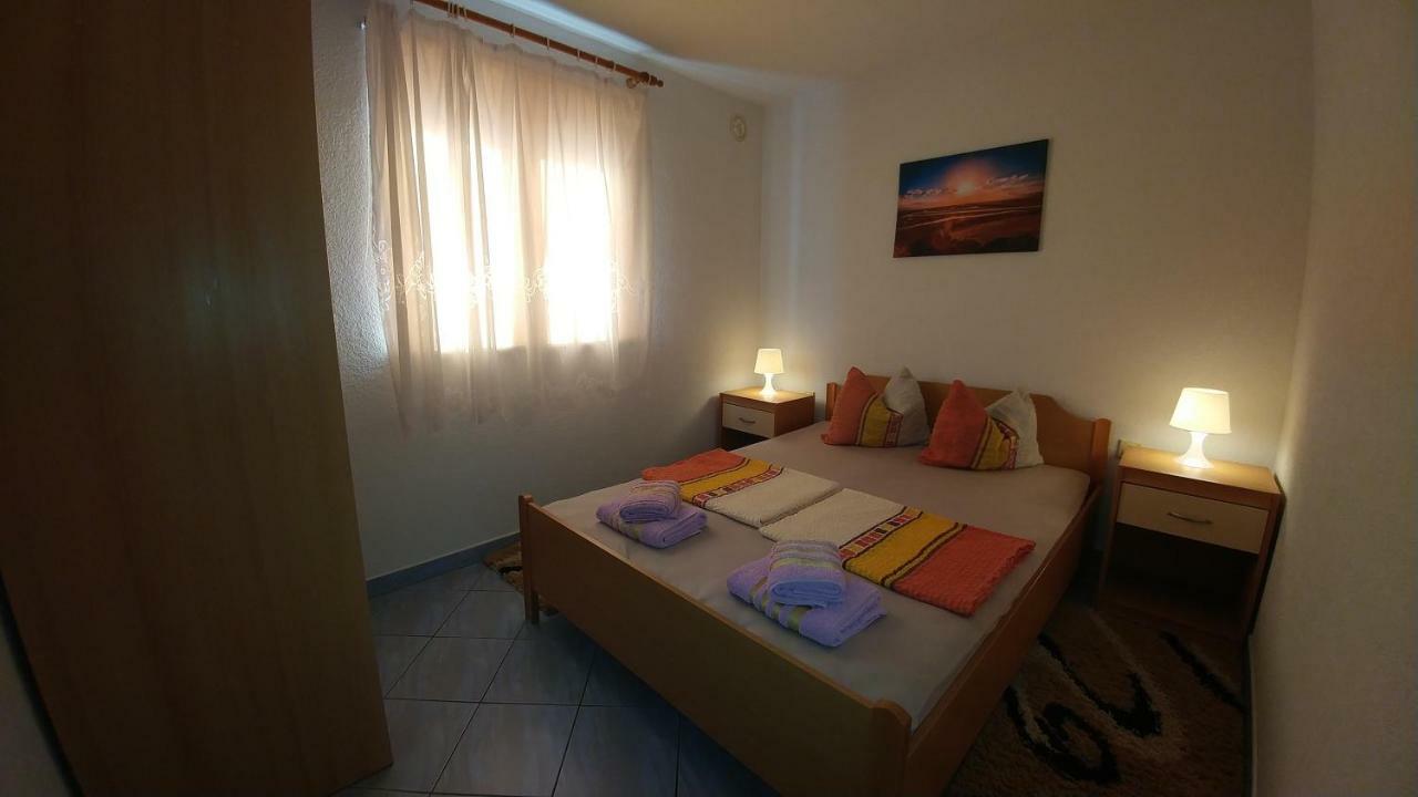 Apartments Ayla Vir Εξωτερικό φωτογραφία